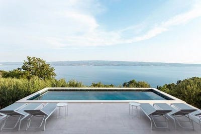 /international/hr/omis-split-dalmatia-county-310098773726/