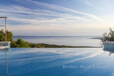 /international/hr/makarska-split-dalmatia-county-310107219107/
