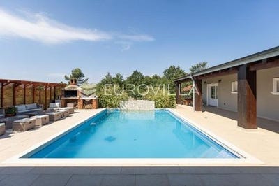 /international/hr/pula-istria-county-310109128440/