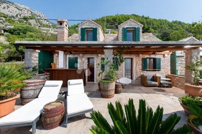 /international/hr/bol-split-dalmatia-county-310100555851/