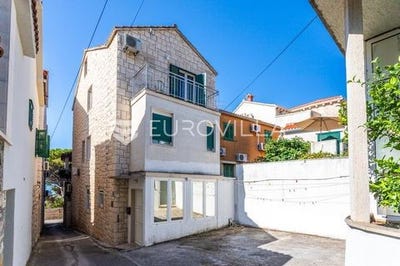 /international/hr/bol-split-dalmatia-county-310101387802/