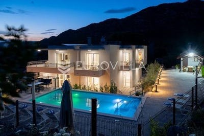 /international/hr/makarska-split-dalmatia-county-310102044082/