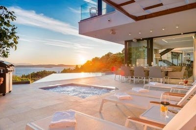 /international/hr/hvar-split-dalmatia-county-120090893489/