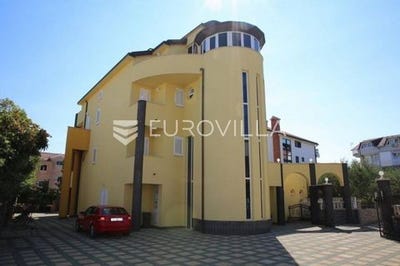 /international/hr/vodice-sibenska-ulica-310099349910/