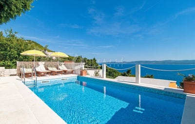 /international/hr/omis-split-dalmatia-county-310099341387/