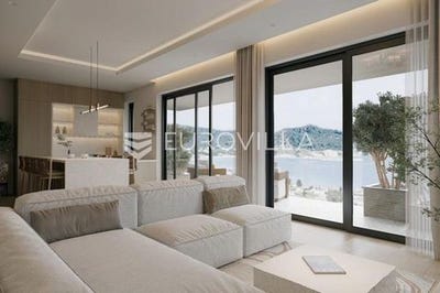 /international/hr/bol-split-dalmatia-county-310100523459/