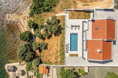 /international/hr/posedarje-zadar-county-310109175483/