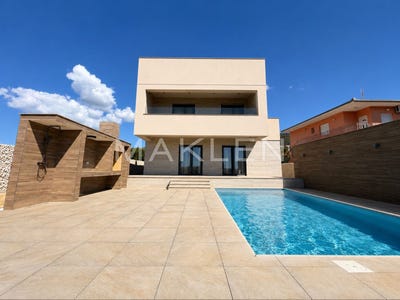 /international/hr/trogir-okolica-split-dalmatia-county-310108699456/