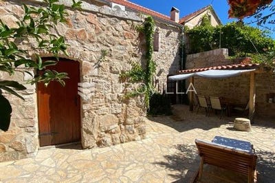 /international/hr/stari-grad-split-dalmatia-county-310102372370/