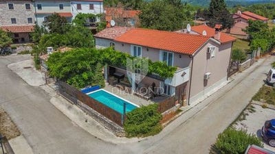 /international/hr/buje-istria-county-310100523167/