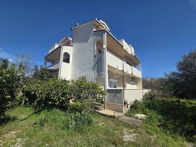 /international/hr/kastel-luksic-split-dalmatia-county-310106971669/