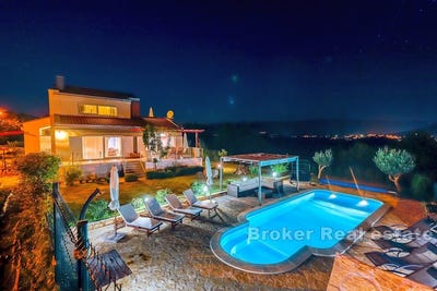 /international/hr/dugopolje-split-dalmatia-county-310107219815/