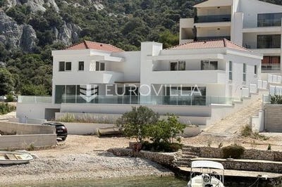 /international/hr/marina-split-dalmatia-county-310104799431/