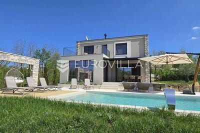 /international/hr/motovun-istria-county-120098414554/