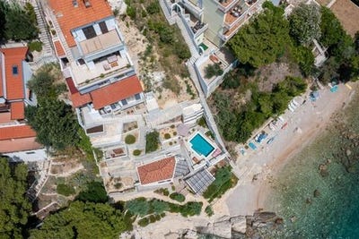 /international/hr/omis-split-dalmatia-county-310101383774/