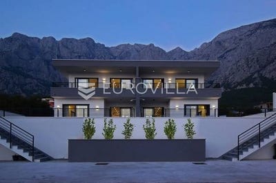 /international/hr/makarska-split-dalmatia-county-120088663617/