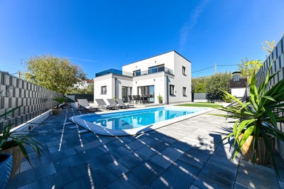/international/hr/kastela-split-dalmatia-county-310107442886/?lang=de