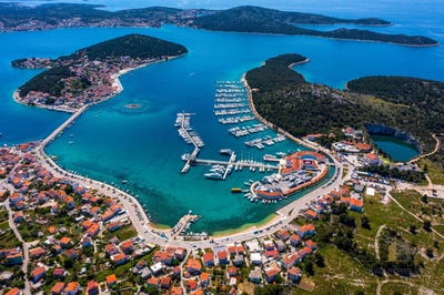 /international/hr/rogoznica-sibenska-ulica-310097614158/