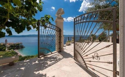 /international/hr/brac-split-dalmatia-county-120095315401/