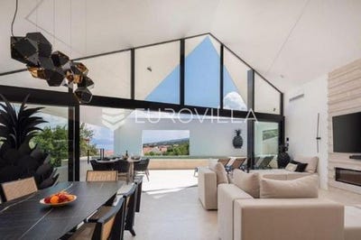 /international/hr/brac-split-dalmatia-county-120096089002/