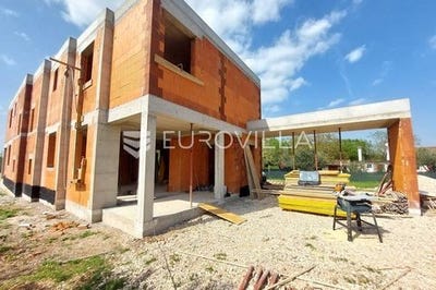 /international/hr/pula-istria-county-310107375013/