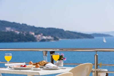 /international/hr/trogir-split-dalmatia-county-310097618435/