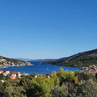 /international/hr/vinisce-split-dalmatia-county-310098115613/