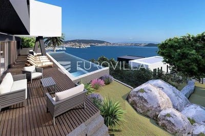 /international/hr/trogir-split-dalmatia-county-120083904678/