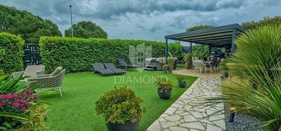 /international/hr/novigrad-istria-county-310108087382/