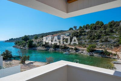 /international/hr/vinisce-split-dalmatia-county-310107757021/