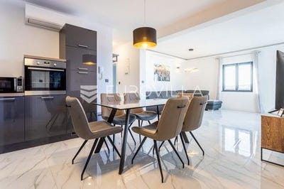/international/hr/vodice-sibenska-ulica-310099626055/