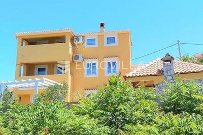 /international/hr/vis-split-dalmatia-county-310102674806/