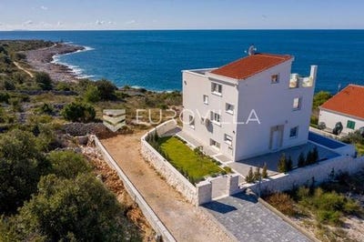 /international/hr/rogoznica-sibenska-ulica-120078711961/