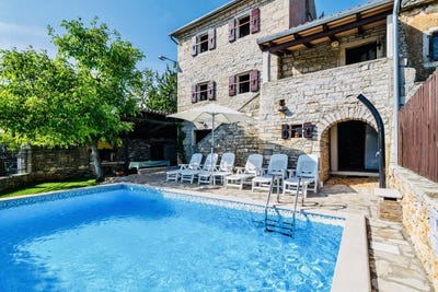 /international/hr/motovun-istria-county-120096321899/
