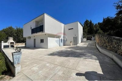 /international/hr/preko-zadar-county-310098770621/