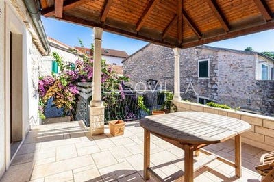 /international/hr/stari-grad-split-dalmatia-county-120088641668/