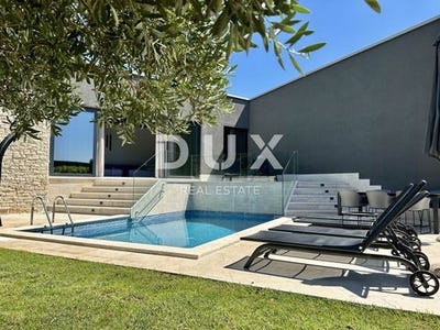 /international/hr/umag-istria-county-310108459653/