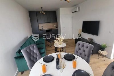 /international/hr/split-split-dalmatia-county-120094943506/