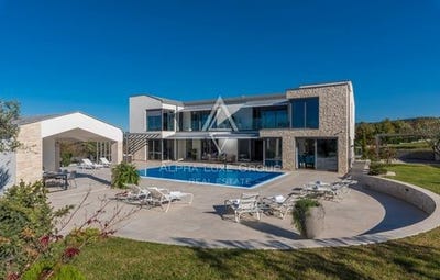 /international/hr/motovun-istria-county-310100362558/