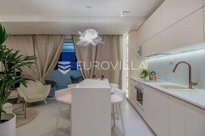 /international/hr/split-split-dalmatia-county-310108289825/