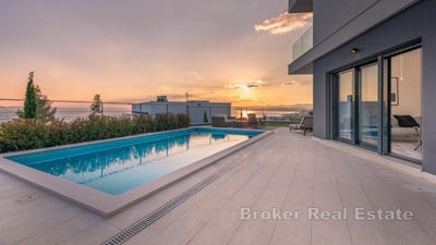 /international/hr/podstrana-split-dalmatia-county-310107219742/