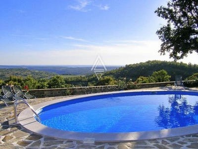 /international/hr/buje-istria-county-310100364232/