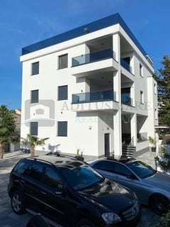 /international/hr/vodice-sibenska-ulica-120098600359/