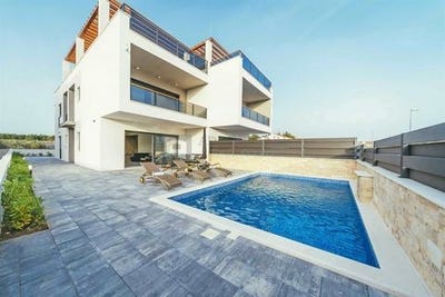 /international/hr/vodice-sibenska-ulica-310100461891/