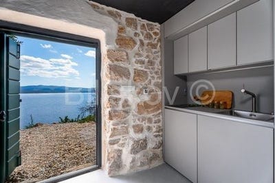 /international/hr/bol-split-dalmatia-county-310106631943/