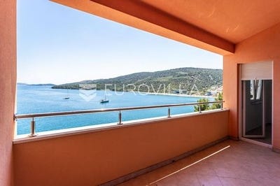 /international/hr/marina-split-dalmatia-county-120092395579/