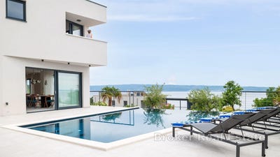 /international/hr/podstrana-split-dalmatia-county-310107218814/