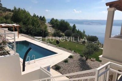 /international/hr/omis-split-dalmatia-county-120085308754/