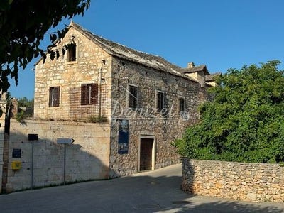 /international/hr/supetar-split-dalmatia-county-310102043601/