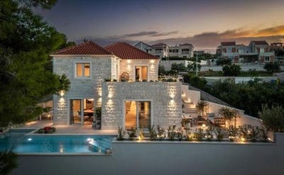 /international/hr/brac-split-dalmatia-county-310102249224/